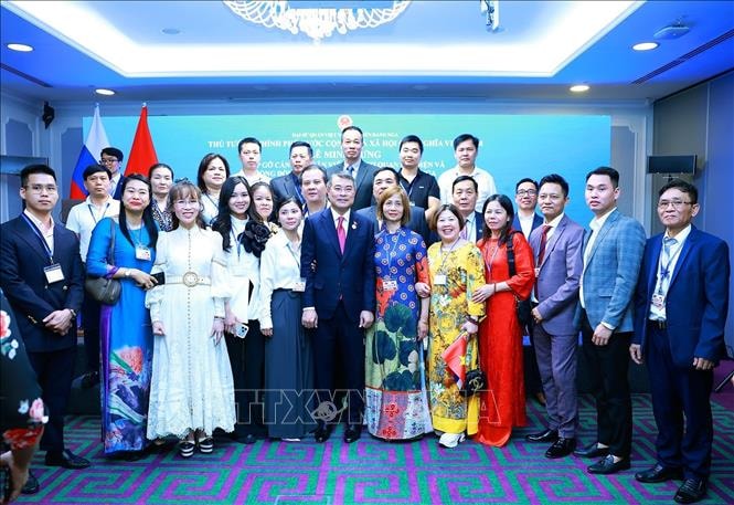 Thủ tướng Lê Minh Hưng gặp cộng đồng người Việt Nam tại Nga- Ảnh 5. Thủ tướng Lê Minh Hưng gặp cộng đồng người Việt Nam tại Nga- Ảnh 5.