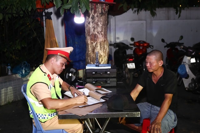 Hà Nội: Hơn 7,7 tỷ đồng tiền phạt vi phạm nồng độ cồn trong 7 ngày- Ảnh 3.