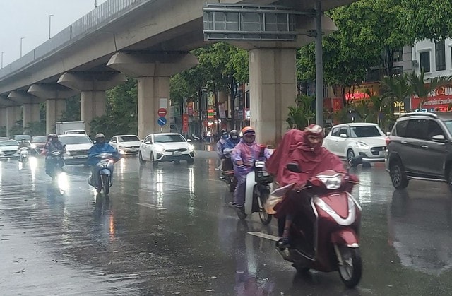 Miền Bắc mưa dông mạnh trước khi đón nắng nóng gay gắt diện rộng- Ảnh 1. Miền Bắc mưa dông mạnh trước khi đón nắng nóng gay gắt diện rộng- Ảnh 1.