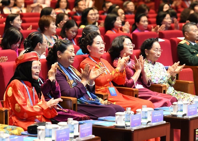 Chủ tịch Quốc hội Trần Thanh Mẫn dự Đại hội đại biểu Phụ nữ toàn quốc- Ảnh 9. Chủ tịch Quốc hội Trần Thanh Mẫn dự Đại hội đại biểu Phụ nữ toàn quốc- Ảnh 9.