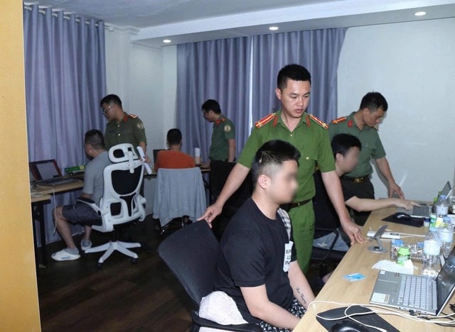 Nhóm người nước ngoài tạm trú bất hợp pháp, hoạt động trái phép trên không gian mạng- Ảnh 1. Nhóm người nước ngoài tạm trú bất hợp pháp, hoạt động trái phép trên không gian mạng- Ảnh 1.