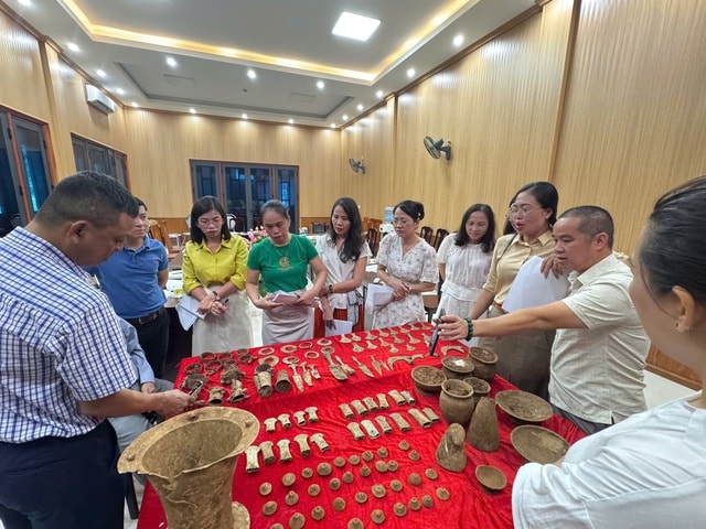 Phát hiện hơn 125 hiện vật của cư dân cách đây hàng nghìn năm ở Nghệ An- Ảnh 1. Phát hiện hơn 125 hiện vật của cư dân cách đây hàng nghìn năm ở Nghệ An- Ảnh 1.