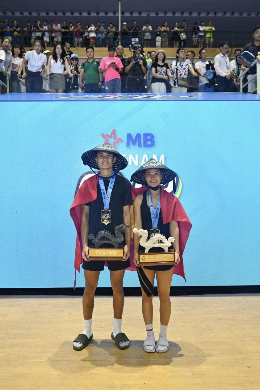 Cặp chị em Alix và Jonathan Trương giành chức vô địch đôi nam - nữ tại Vietnam Cup 2025