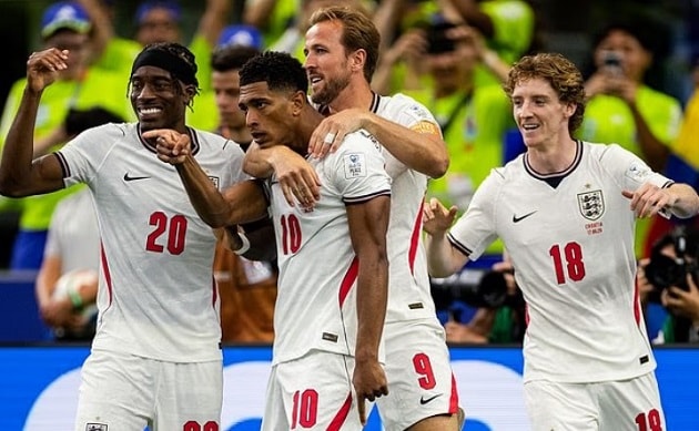 Tuyển Anh ăn mừng chiến thắng ấn tượng trước Croatia trong ngày ra quân World Cup.