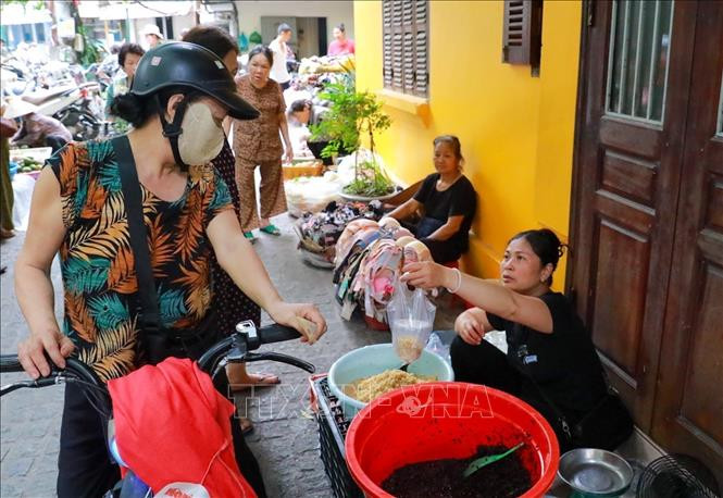 Nhộn nhịp chợ Tết Đoan Ngọ- Ảnh 5.