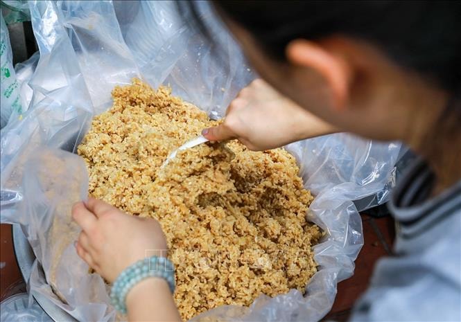 Nhộn nhịp chợ Tết Đoan Ngọ- Ảnh 7.
