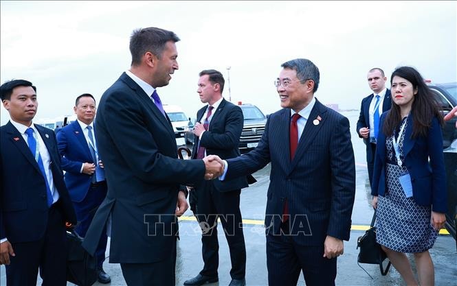 Thủ tướng kết thúc chuyến tham dự Hội nghị Cấp cao Kỷ niệm 35 năm quan hệ ASEAN - Nga- Ảnh 3. Thủ tướng kết thúc chuyến tham dự Hội nghị Cấp cao Kỷ niệm 35 năm quan hệ ASEAN - Nga- Ảnh 3.