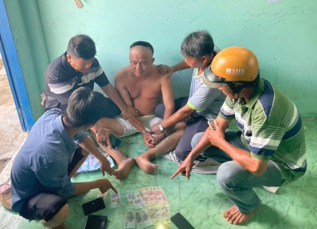 Bắt Dương Công Nhạc cướp tài sản của cụ ông bán vé số - Ảnh 1.
