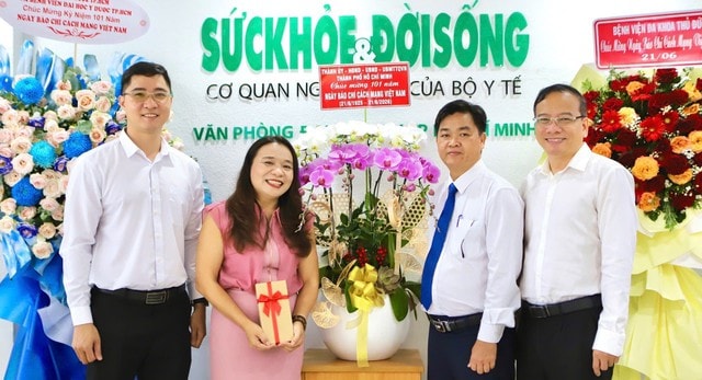 Đoàn đại biểu TPHCM thăm, chúc mừng Báo Sức khỏe và Đời sống- Ảnh 2. Đoàn đại biểu TPHCM thăm, chúc mừng Báo Sức khỏe và Đời sống- Ảnh 2.