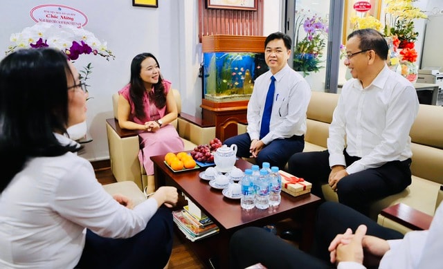 Đoàn đại biểu TPHCM thăm, chúc mừng Báo Sức khỏe và Đời sống- Ảnh 1. Đoàn đại biểu TPHCM thăm, chúc mừng Báo Sức khỏe và Đời sống- Ảnh 1.