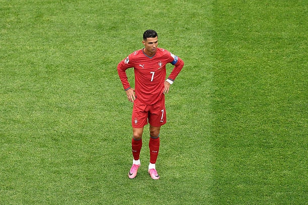 Ronaldo vấp phải hàng loạt sự chỉ trích.
