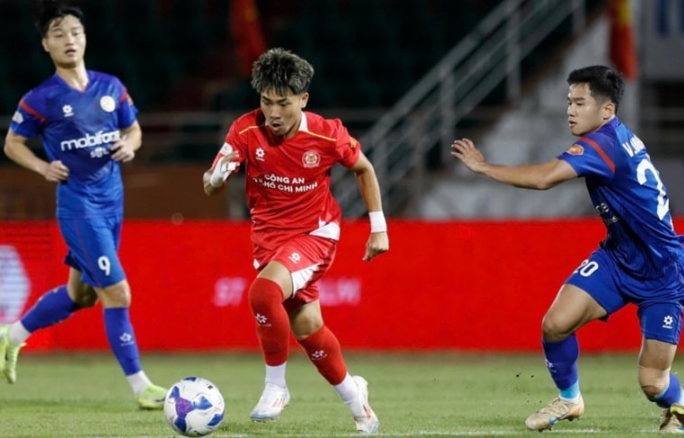 Khoa Ngô mang đến tốc độ và sự đột biến cho hành lang cánh.