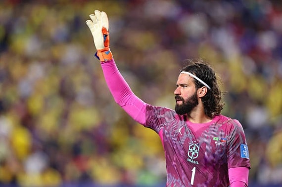 Alisson Becker trong khung gỗ Brazil