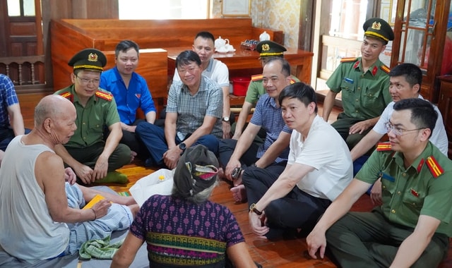 Thanh Hóa: Hàng trăm người dân xã vùng cao xã Tam Thanh được khám bệnh, phát thuốc miễn phí- Ảnh 7. Thanh Hóa: Hàng trăm người dân xã vùng cao xã Tam Thanh được khám bệnh, phát thuốc miễn phí- Ảnh 7.