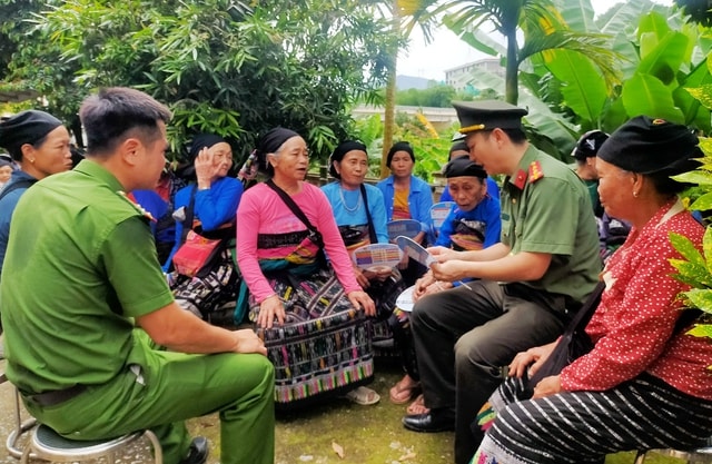 Thanh Hóa: Hàng trăm người dân xã vùng cao xã Tam Thanh được khám bệnh, phát thuốc miễn phí- Ảnh 9. Thanh Hóa: Hàng trăm người dân xã vùng cao xã Tam Thanh được khám bệnh, phát thuốc miễn phí- Ảnh 9.