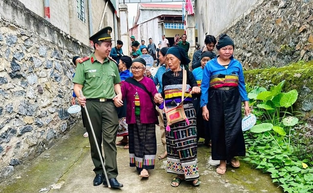 Thanh Hóa: Hàng trăm người dân xã vùng cao xã Tam Thanh được khám bệnh, phát thuốc miễn phí- Ảnh 2. Thanh Hóa: Hàng trăm người dân xã vùng cao xã Tam Thanh được khám bệnh, phát thuốc miễn phí- Ảnh 2.