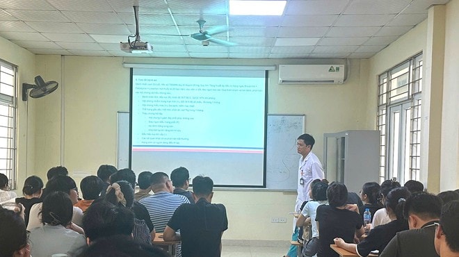 Bản lĩnh người thầy là điểm tựa của báo chí y tế trước làn sóng AI- Ảnh 4. Bản lĩnh người thầy là điểm tựa của báo chí y tế trước làn sóng AI- Ảnh 4.