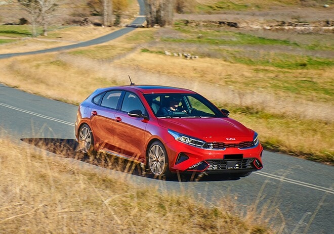 Kia K3 duy trì sức hút nhờ mức giá dễ tiếp cận trong phân khúc sedan hạng C.