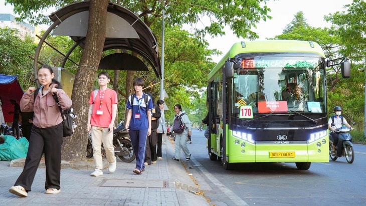 Người dân vui mừng khi TPHCM thông qua chủ trương miễn phí 100% vé xe buýt - Ảnh 3.