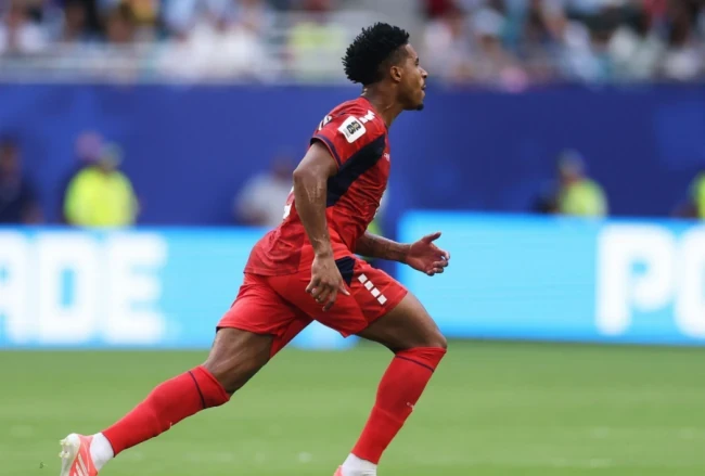 Kevin Pina ghi bàn thắng lịch sử cho Cape Verde vào lưới Uruguay.