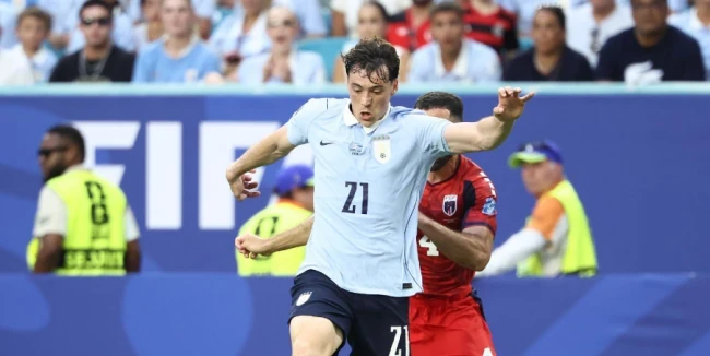Federico Vinas làm khá tốt nhiệm vụ làm tường và thu hút hậu vệ nhưng thiếu nhạy bén.