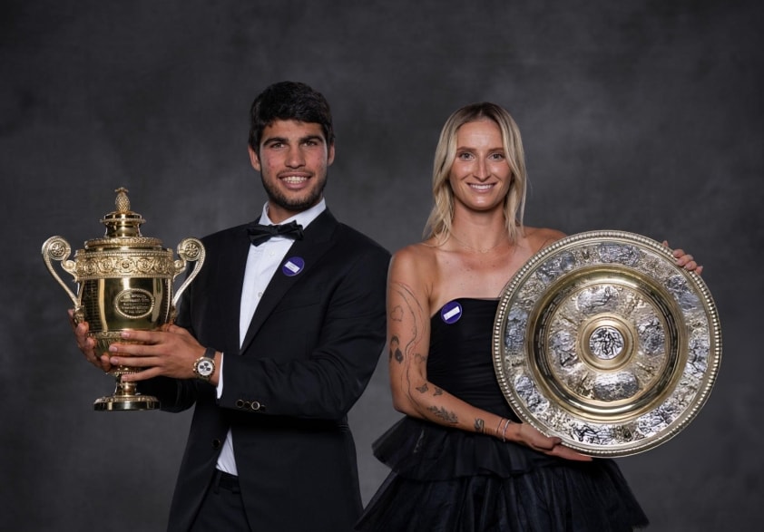 Marketa Vondrousova và Carlos Alcaraz tại lễ trao giải Wimbledon