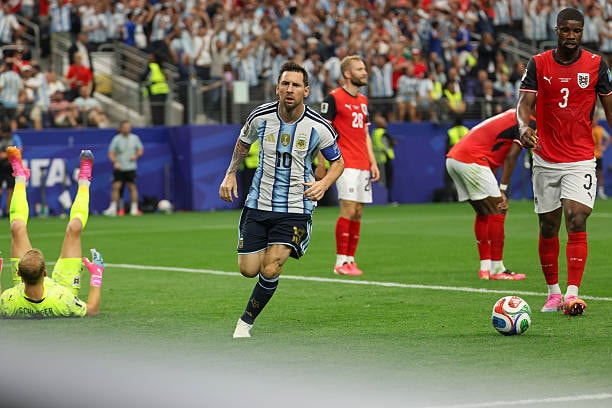 Lionel Messi tỏa sáng trong trận đấu với tuyển Áo.