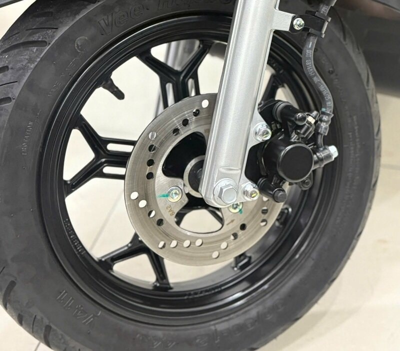 Hệ thống phanh đĩa trên xe máy điện VinFast Evo Grand Lite