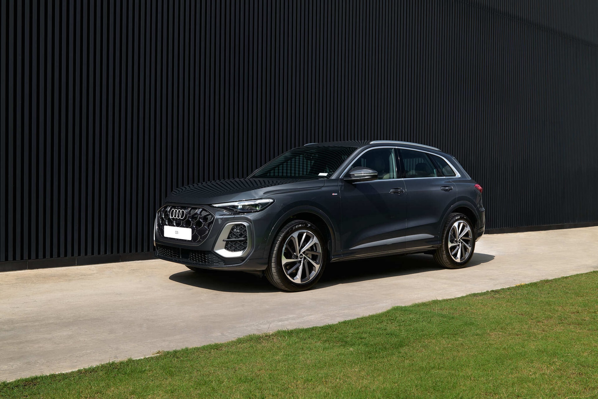 Xe SUV ồ ạt đổ bộ thị trường Việt, cạnh tranh khốc liệt phân khúc hạng sang - 3