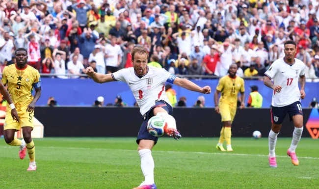 Harry Kane bỏ lỡ cơ hội ghi bàn mười mươi trong trận hòa Ghana.