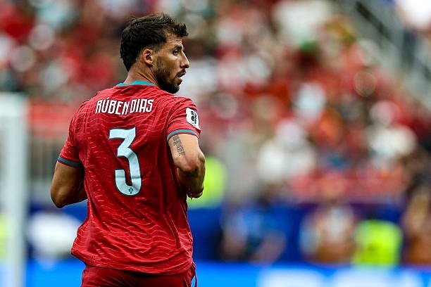 Trung vệ Ruben Dias chỉ huy hàng phòng ngự Bồ Đào Nha