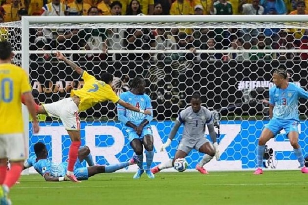 Luis Diaz nỗ lực dứt điểm trước sự truy cản của cầu thủ Congo tại World Cup 2026