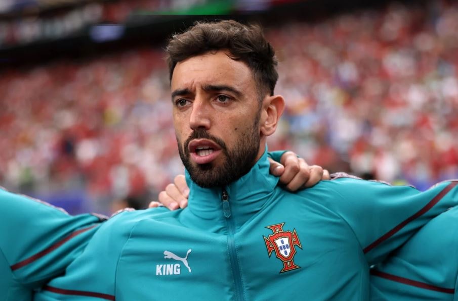 Bruno Fernandes thể hiện vai trò nhạc trưởng trong màu áo tuyển Bồ Đào Nha.