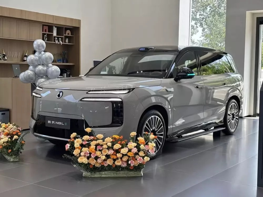 BYD Denza N8L 2027 có công nghệ sạc siêu nhanh.