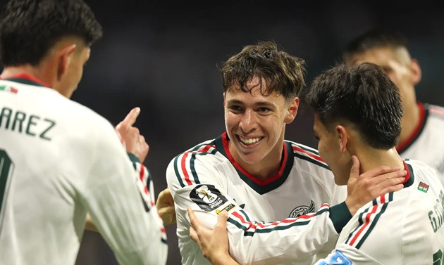 Mateo Chavez ghi bàn mở tỷ số trước khi Julian Quinones và Alvaro Fidalgo lần lượt nổ súng.