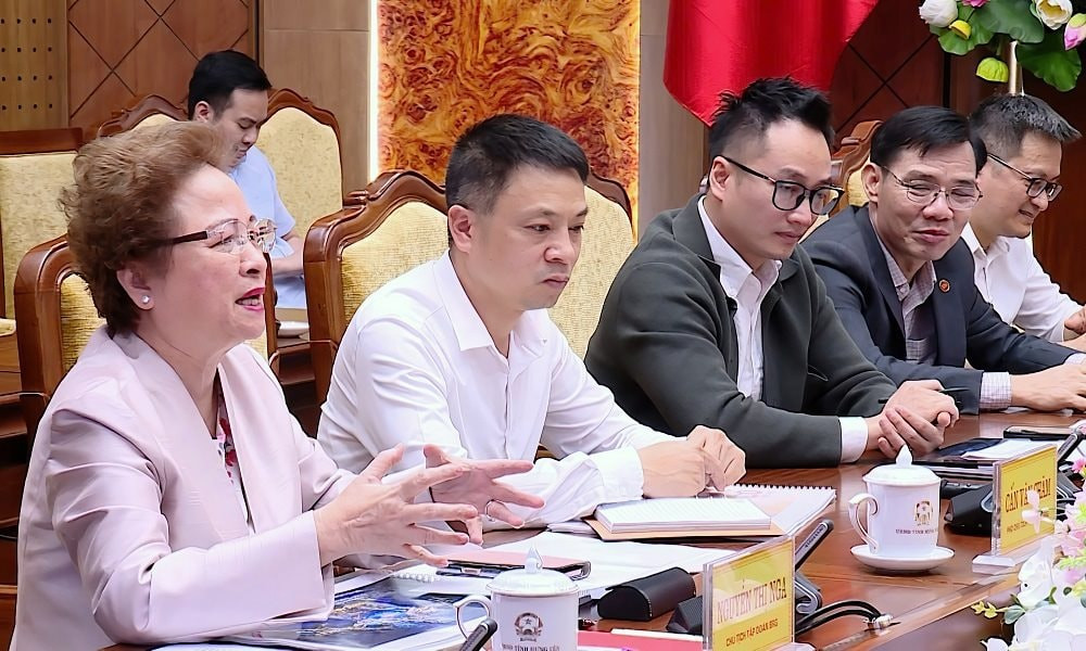 Bà Nguyễn Thị Nga - Chủ tịch Tập đoàn BRG phát biểu tại buổi làm việc với lãnh đạo tỉnh Hưng Yên về các dự án mới.