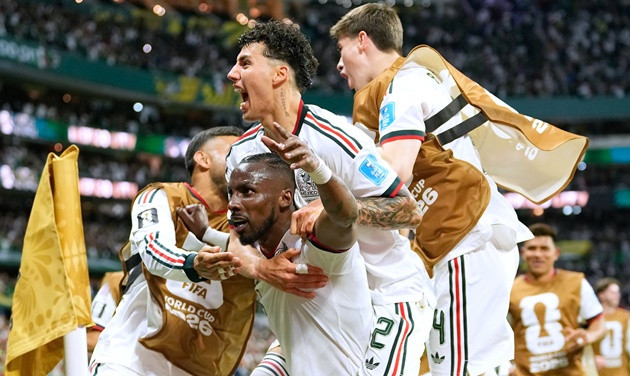 Nỗi thất vọng của các cầu thủ CH Séc khi chính thức bị loại khỏi World Cup 2026.