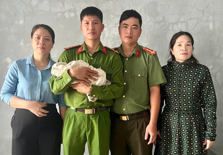 Phát hiện bé sơ sinh bị bỏ lại trước cổng chùa kèm bức thư của người mẹ- Ảnh 3.