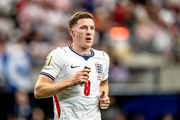 Elliot Anderson chuẩn bị gia nhập Manchester City với mức giá kỷ lục.