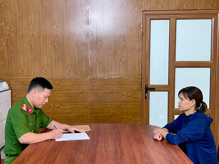 Khởi tố đối tượng dùng vòi nước cao áp xịt chảy máu mắt người phụ nữ bán rau- Ảnh 2.