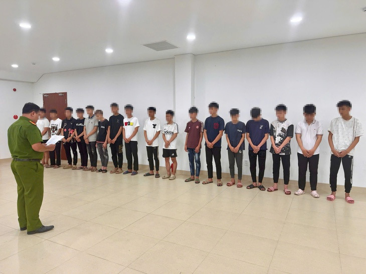 Khởi tố 14 đối tượng mang hung khí, lạng lách sau vụ gây tai nạn rồi bỏ trốn- Ảnh 1.
