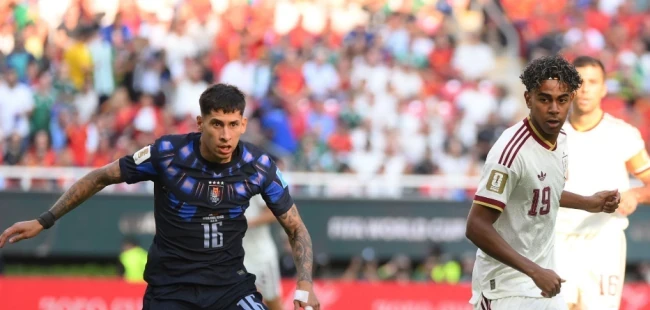 Tây Ban Nha cầm bóng tốt trước Uruguay. Ảnh: Getty Images.