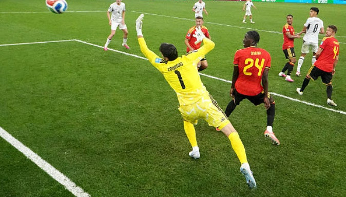 Thủ môn Thibaut Courtois chỉ huy hàng phòng ngự