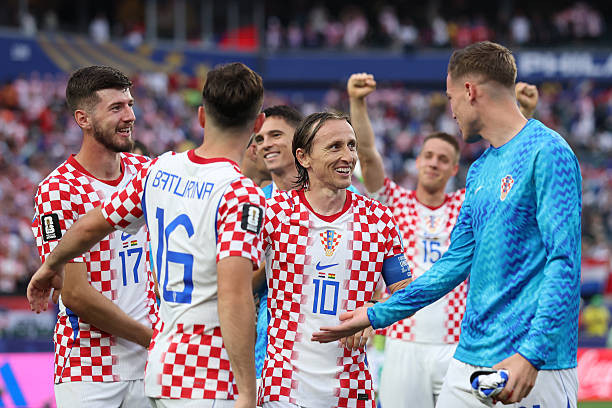 Croatia ăn mừng tấm vé vào vòng knock-out World Cup