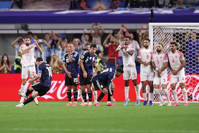 Cú đá phạt hàng rào hoàn mỹ của Lionel Messi ấn định tỷ số trận đấu.