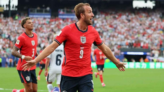 Harry Kane ăn mừng bàn thắng giúp anh vượt qua kỷ lục của huyền thoại Gary Lineker.