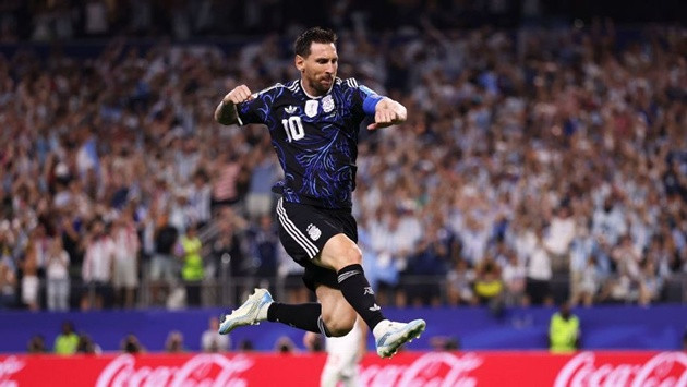 Lionel Messi ăn mừng bàn thắng lịch sử trong màu áo đội tuyển Argentina tại World Cup 2026.