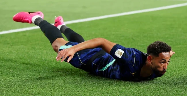 Matheus Cunha di chuyển linh hoạt trên hàng công Brazil
