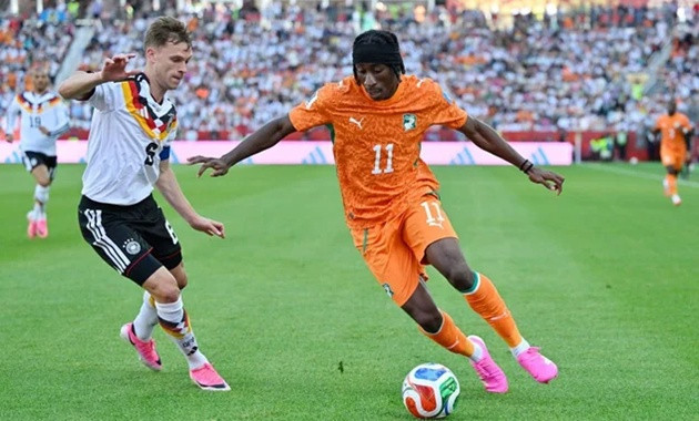 Yan Diomande trong màu áo RB Leipzig, mục tiêu chuyển nhượng hàng đầu của PSG và Liverpool.