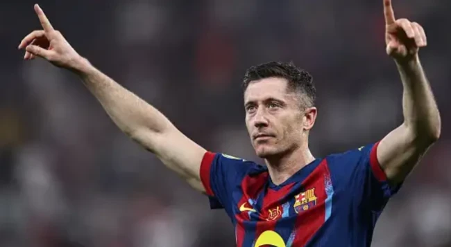 Robert Lewandowski trong màu áo Barcelona trước khi chuyển sang MLS thi đấu cho Chicago Fire.